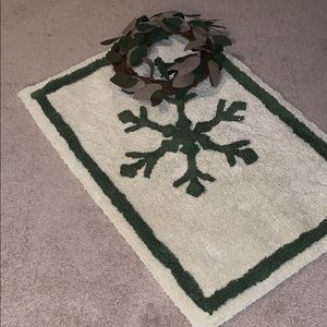 Wreath/snowflake rug